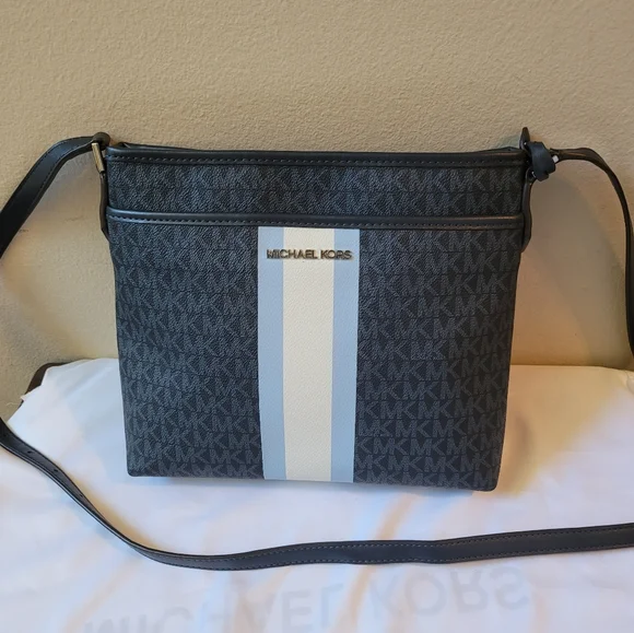 Michael kors crossbody bag - Picture 8 of 15